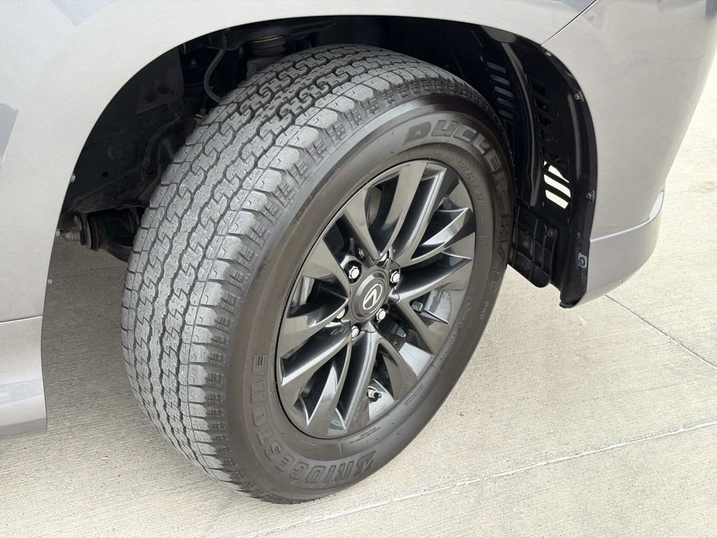 Used 2023 Lexus GX 460 Premium w/ Premium Package image 5