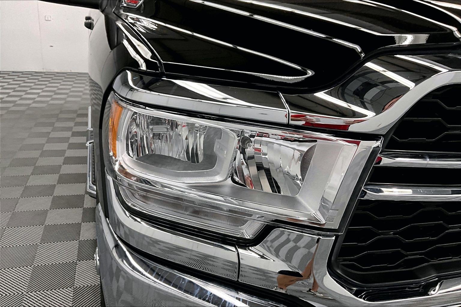 Used 2024 RAM 2500 Tradesman w/ Chrome Appearance Group AWD/4WD image 33