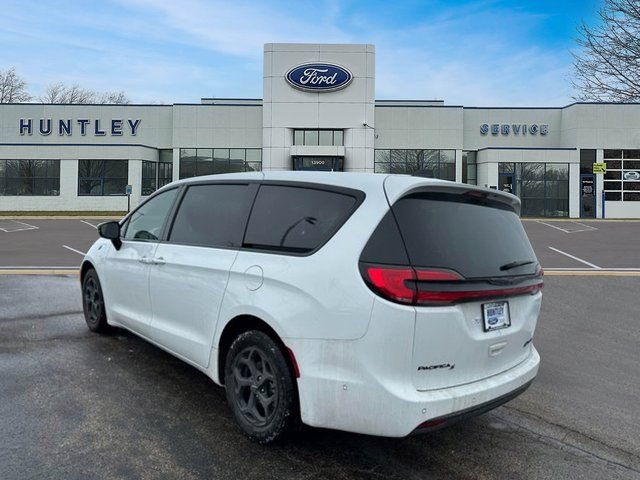 Used 2024 Chrysler Pacifica Limited FWD image 5