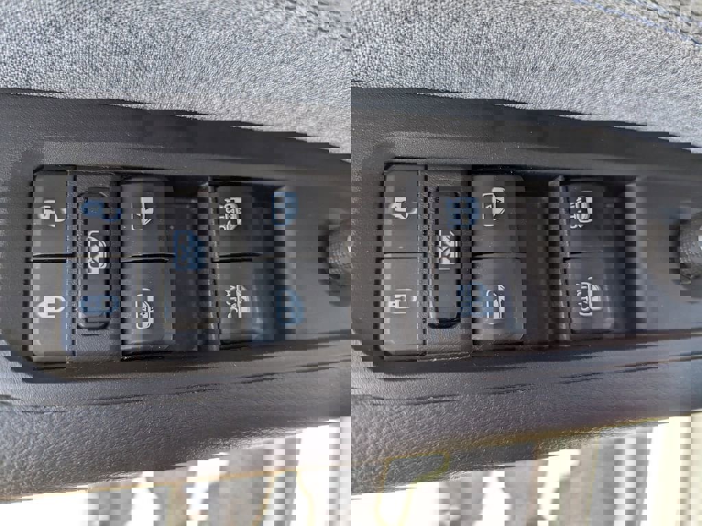 Used 2023 Jeep Compass Latitude image 16