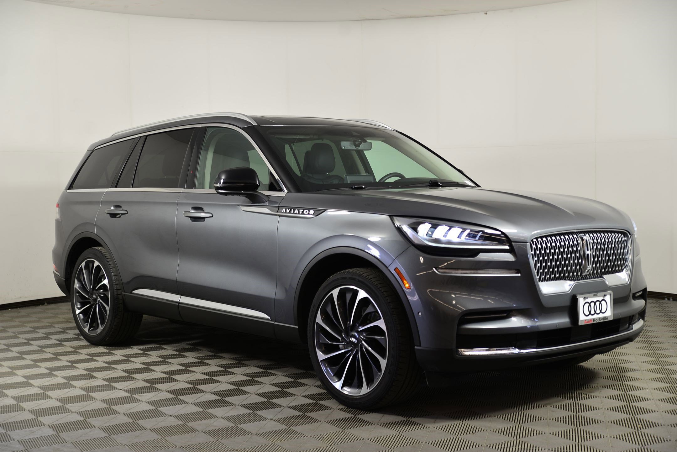 Used 2023 Lincoln Aviator Reserve w/ Equipment Group 201A image 7