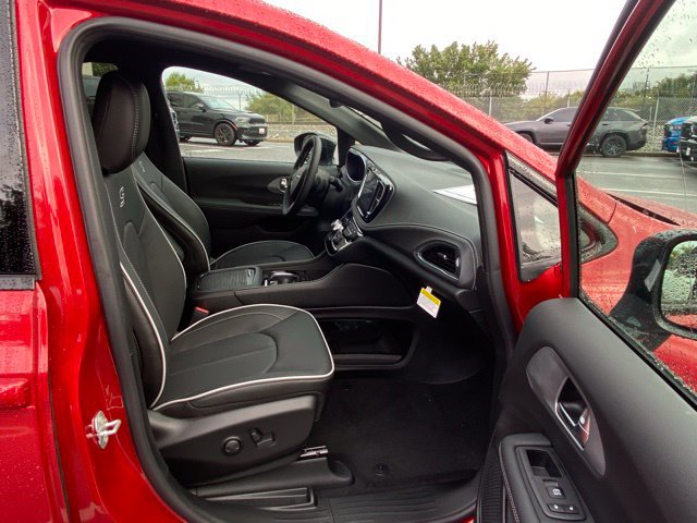 New 2026 Chrysler Pacifica Limited w/ S Appearance Package FWD image 29