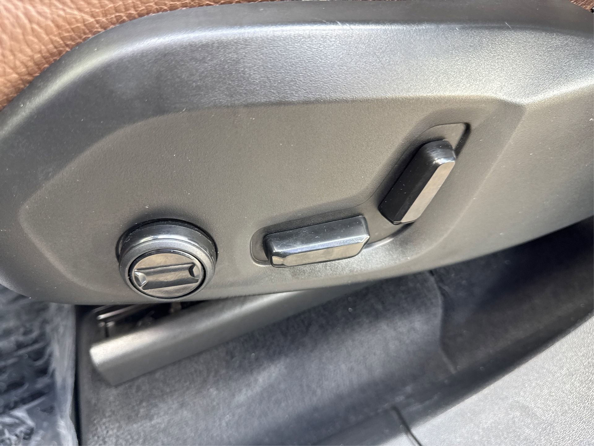 Used 2022 Volvo XC90 T6 Momentum w/ Advanced Package image 24