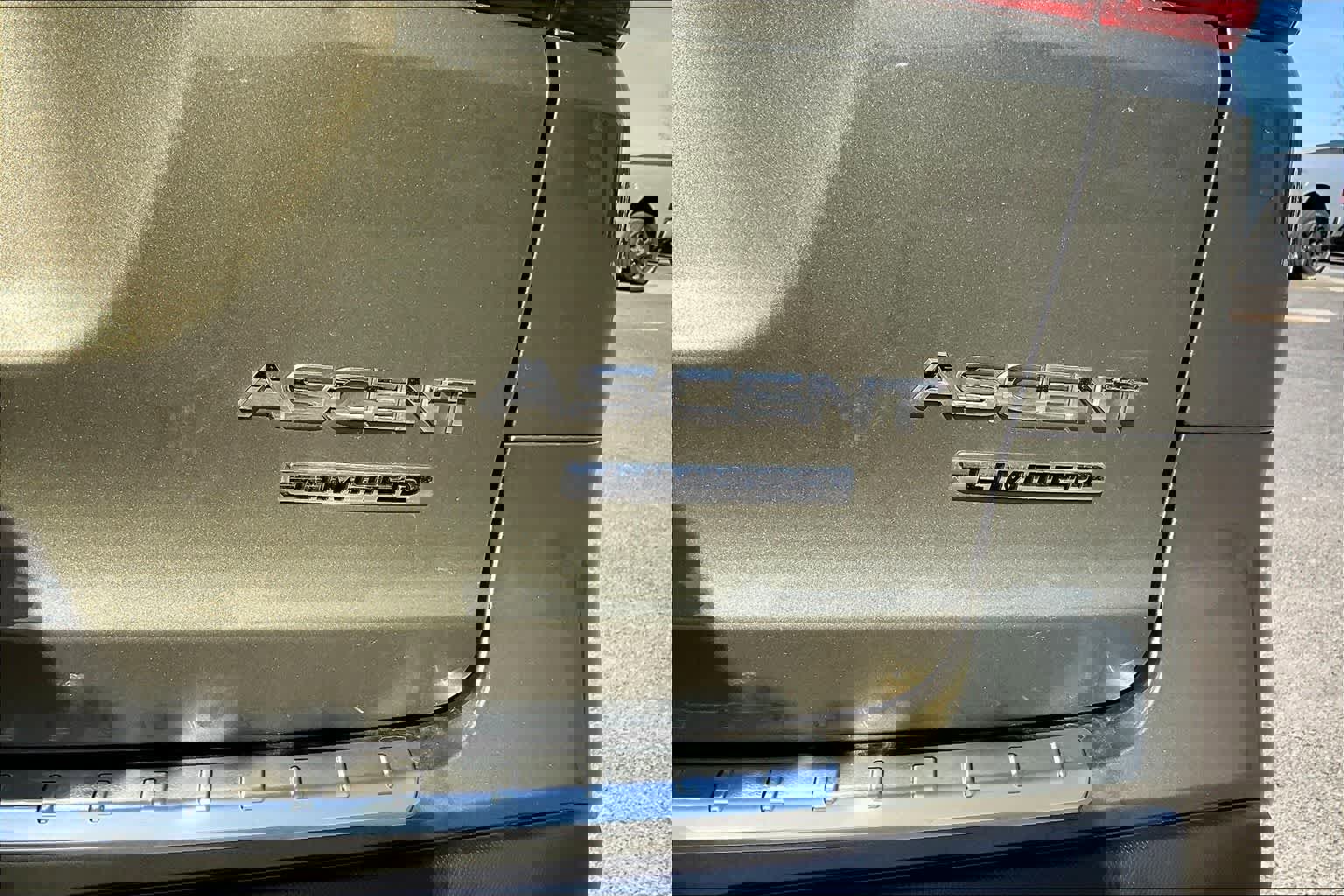 Used 2024 Subaru Ascent Limited w/ Technology Package image 7