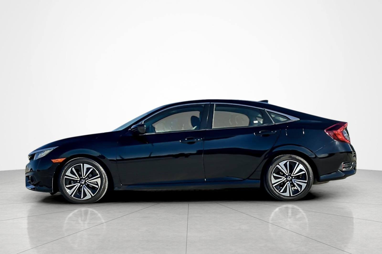 Used 2017 Honda Civic EX-L image 2