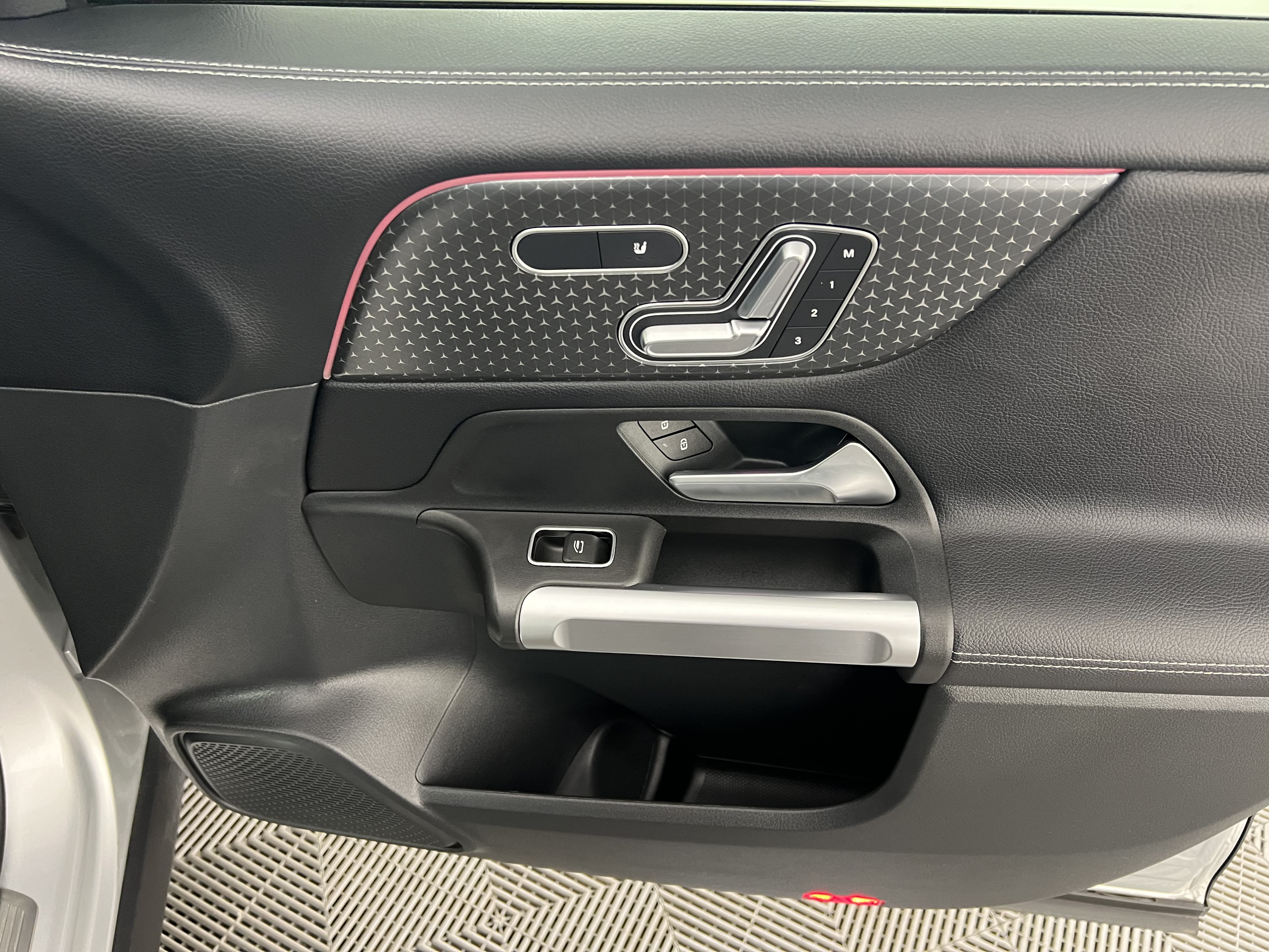Certified 2024 Mercedes-Benz GLB 250 4MATIC image 25