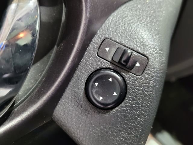 Used 2016 Nissan Rogue SV image 33