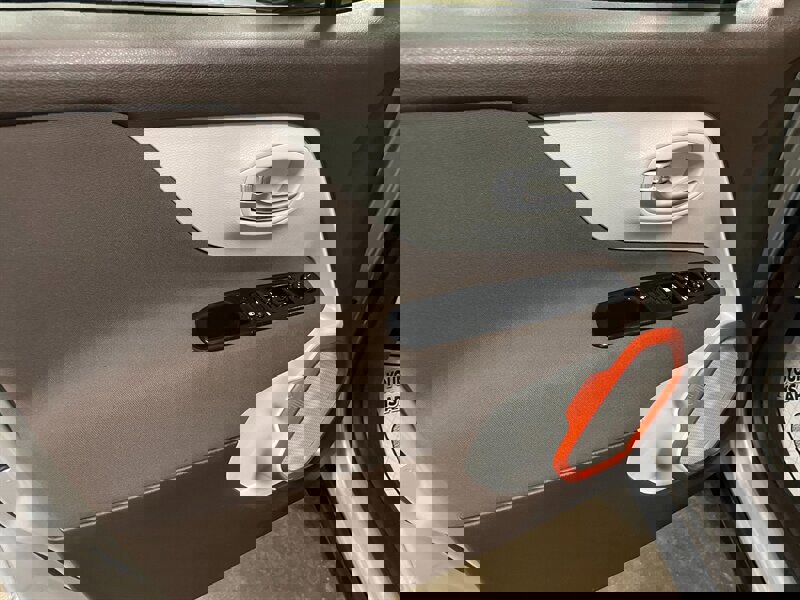 Used 2017 Jeep Renegade Latitude image 22