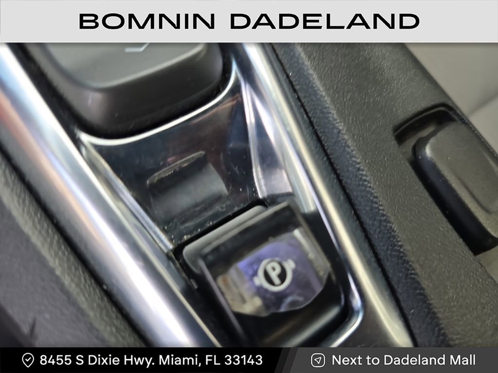 Used 2021 Chevrolet Camaro LT image 24