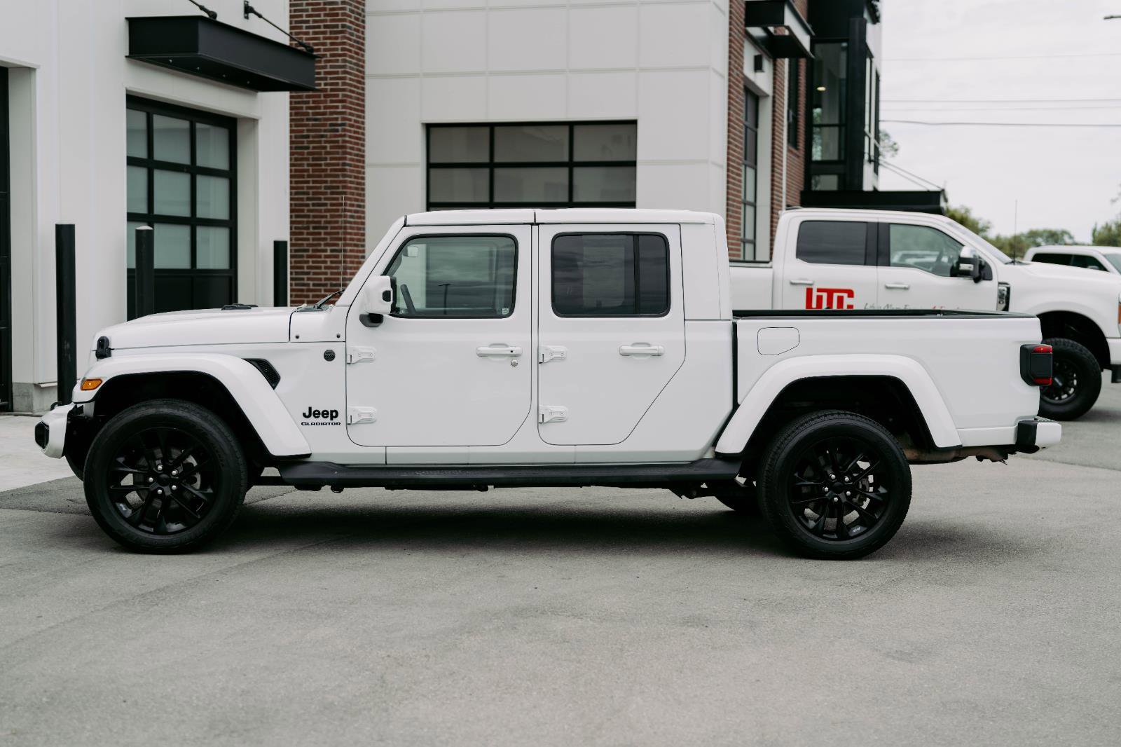 Used 2021 Jeep Gladiator Overland image 4