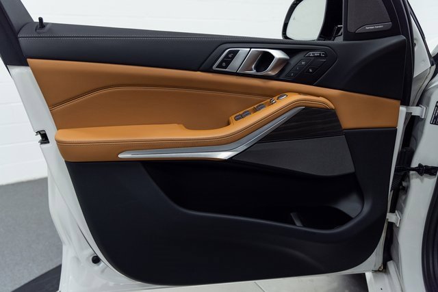 Used 2023 BMW X7 xDrive40i w/ M Sport Package image 11