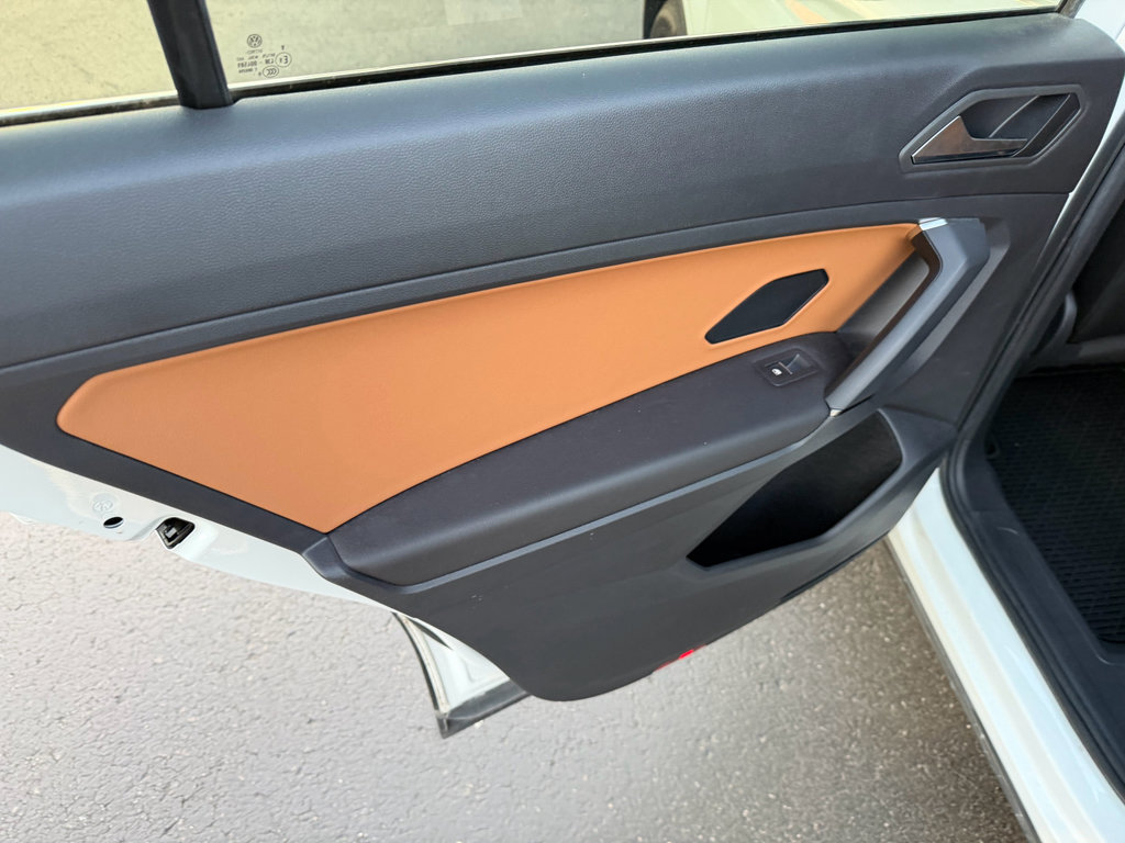 Used 2019 Volkswagen Tiguan SE w/ Panoramic Sunroof Package image 4