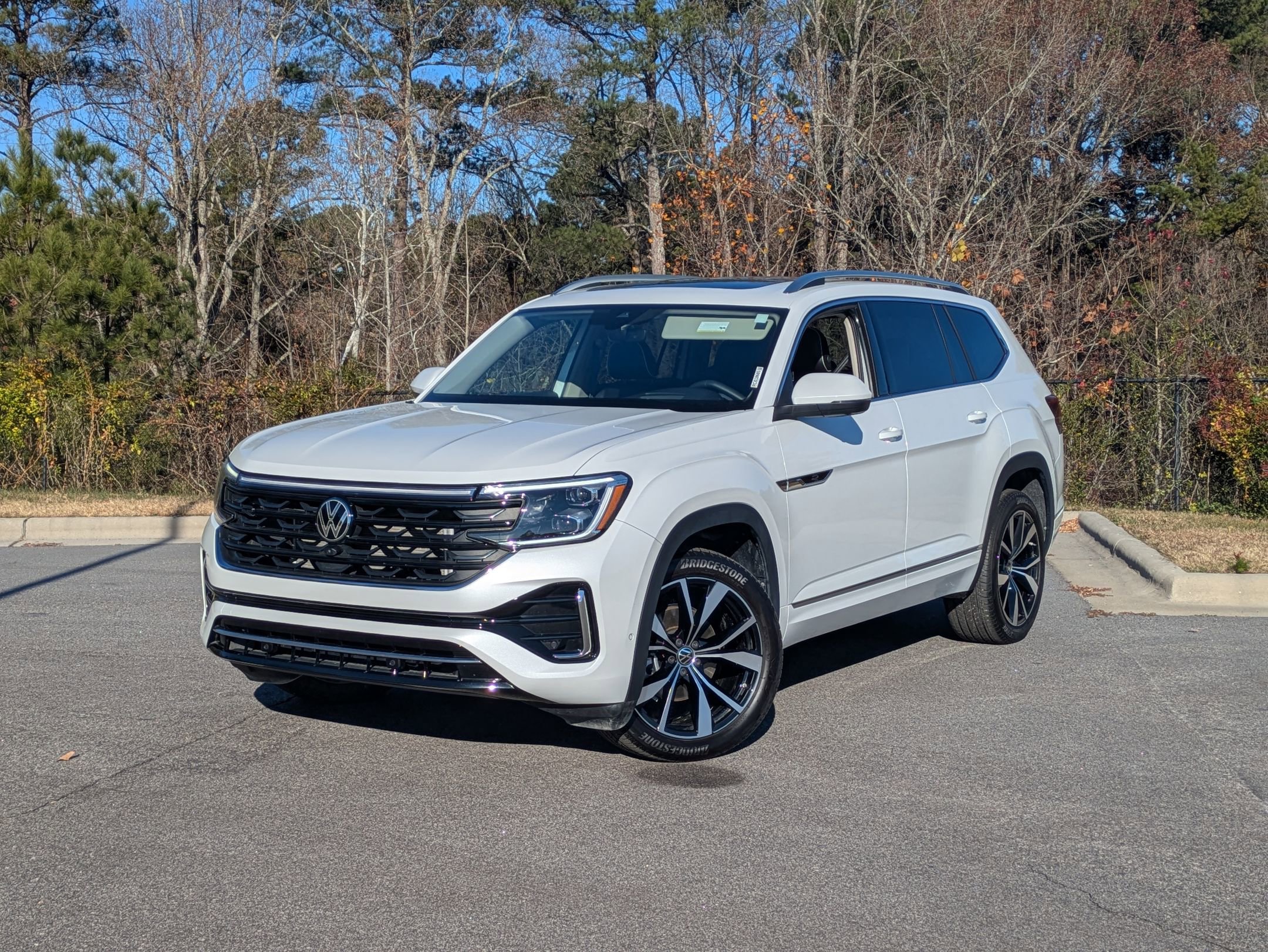 Used 2024 Volkswagen Atlas SEL Premium R-Line image 1