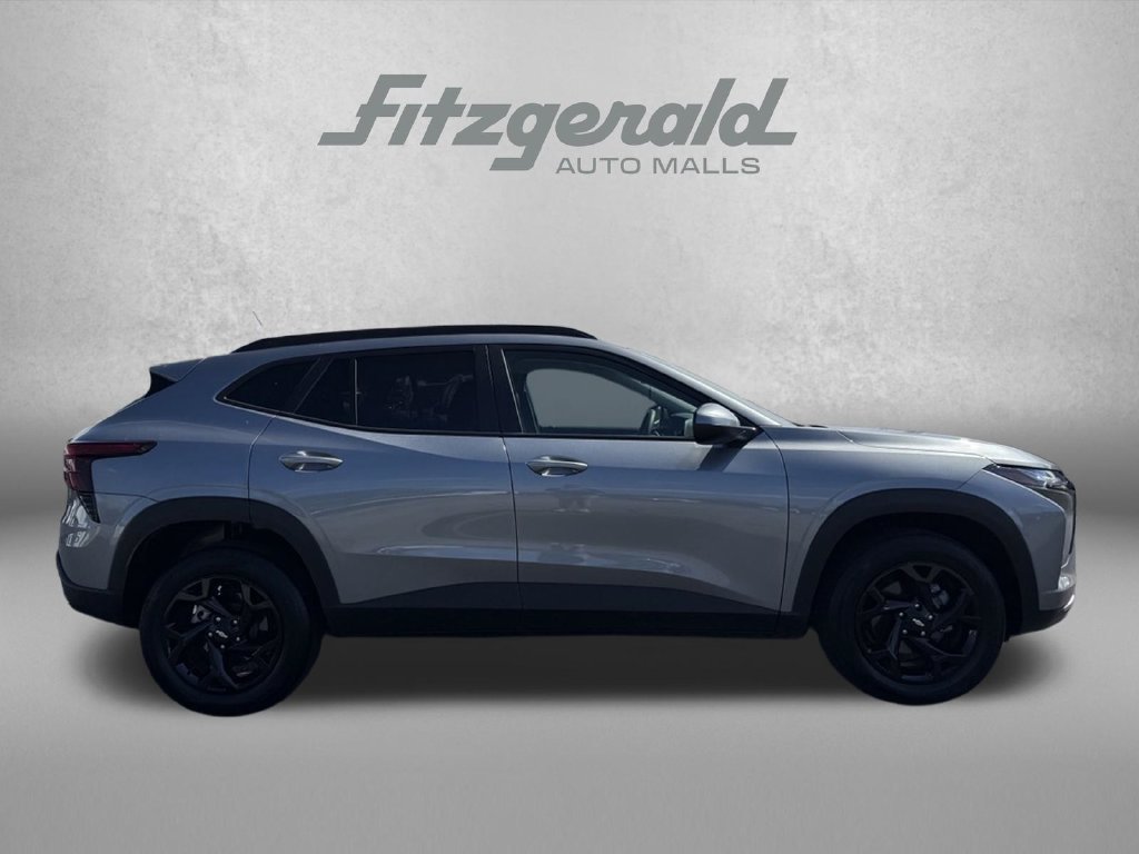 Used 2025 Chevrolet Trax LT FWD image 5