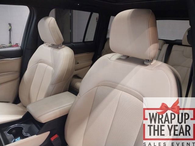 Used 2023 Jeep Grand Cherokee Limited w/ Luxury Tech Group II image 4