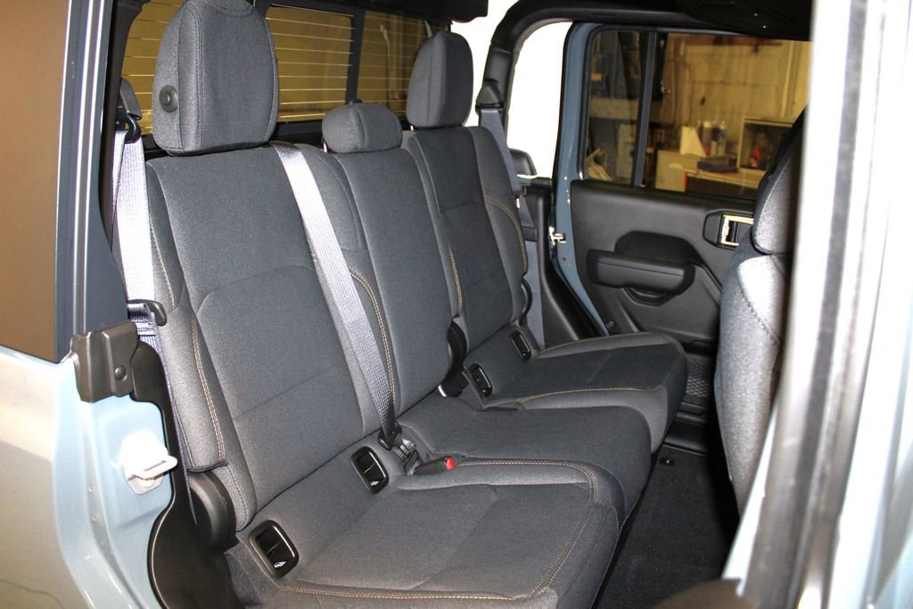 New 2025 Jeep Gladiator Sport image 32