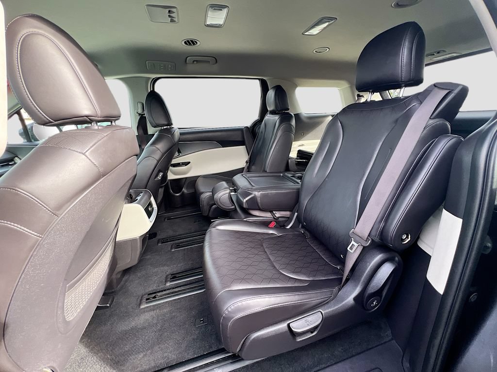 Used 2024 Kia Carnival LX FWD image 23