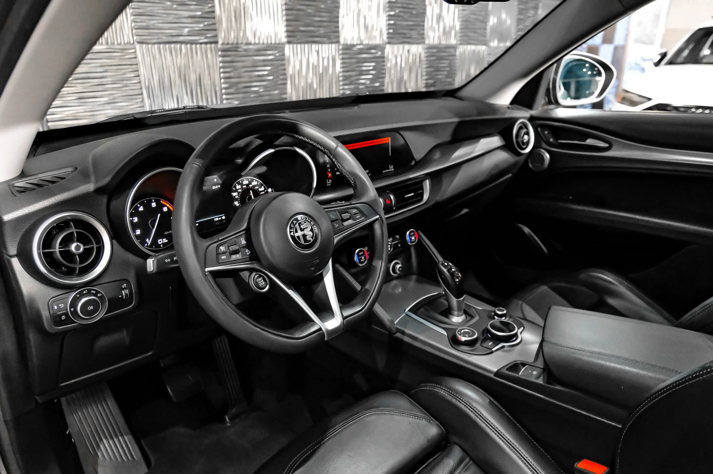 Used 2018 Alfa Romeo Stelvio Ti AWD/4WD image 3
