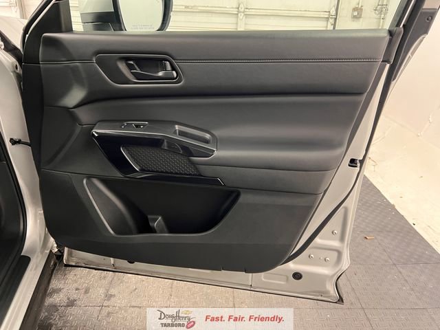 Used 2025 Nissan Pathfinder SV FWD image 43