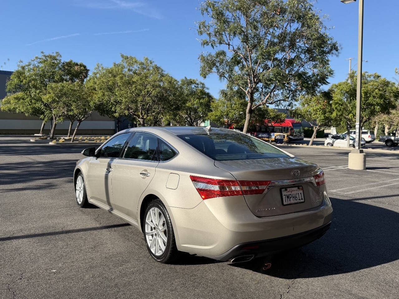 Used 2015 Toyota Avalon Limited FWD image 3