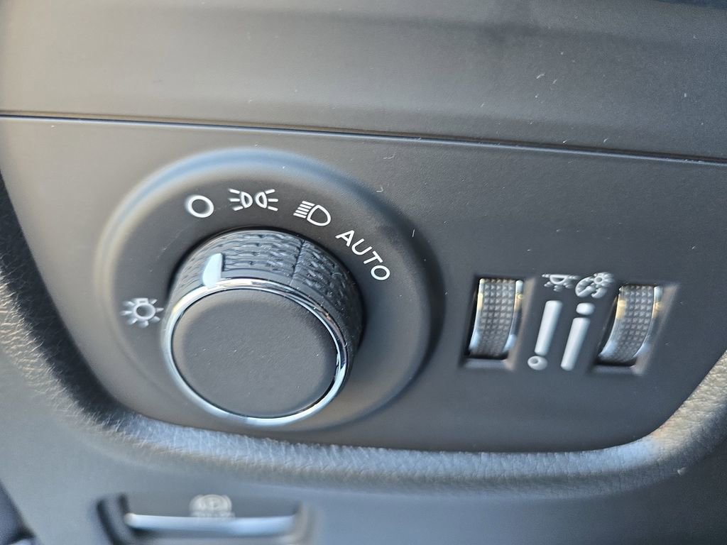 New 2025 Jeep Grand Cherokee Altitude image 26