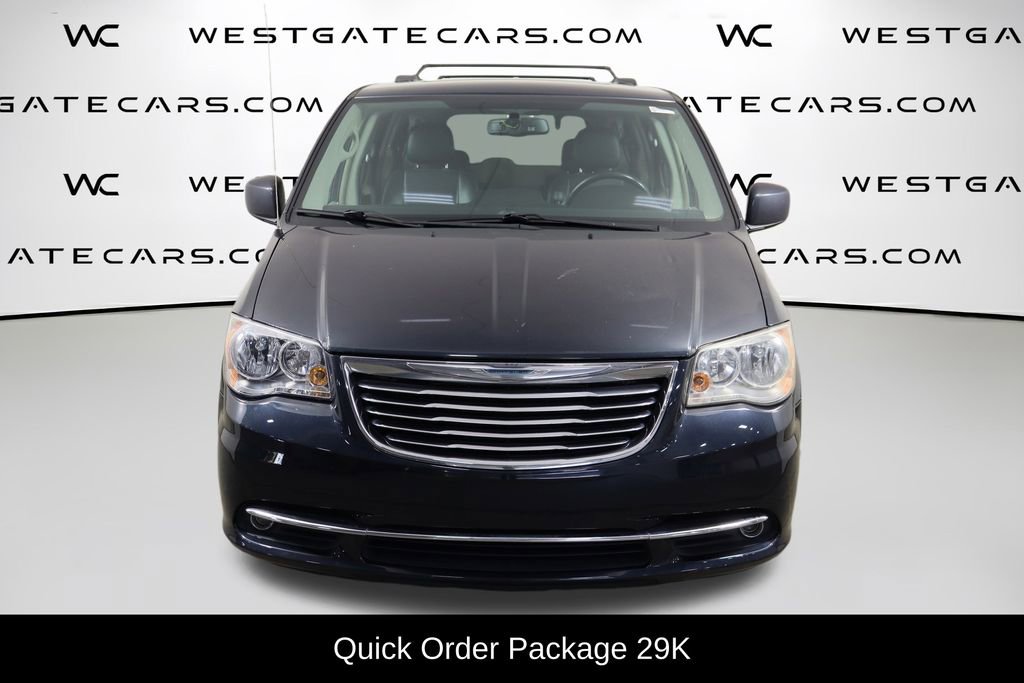 Used 2014 Chrysler Town & Country Touring video 2