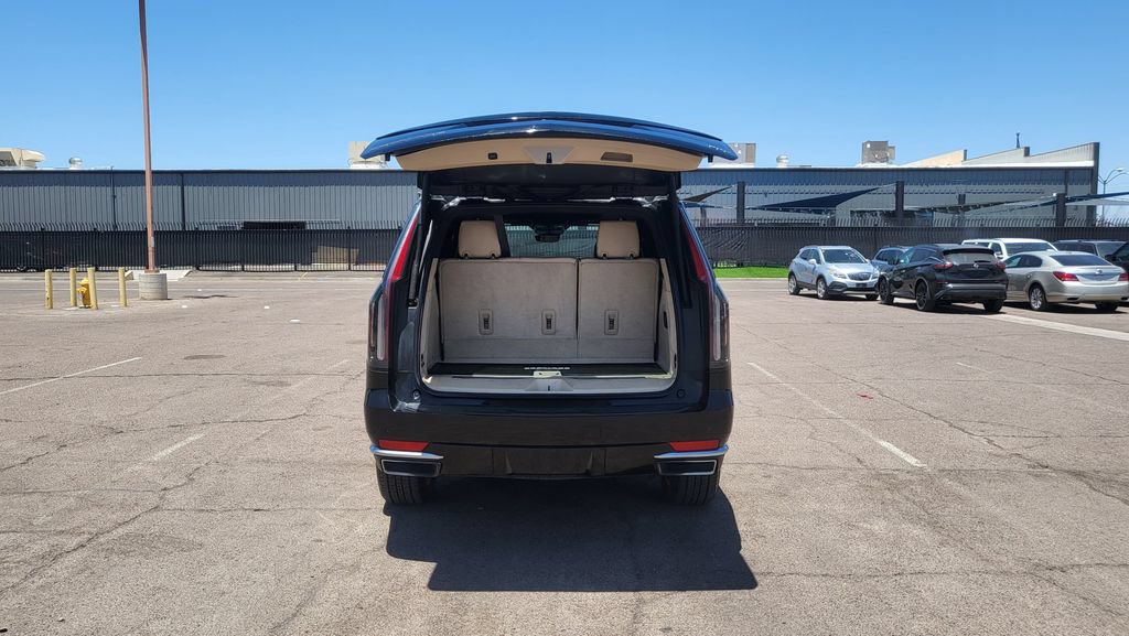 Used 2021 Cadillac Escalade Premium Luxury AWD/4WD image 12