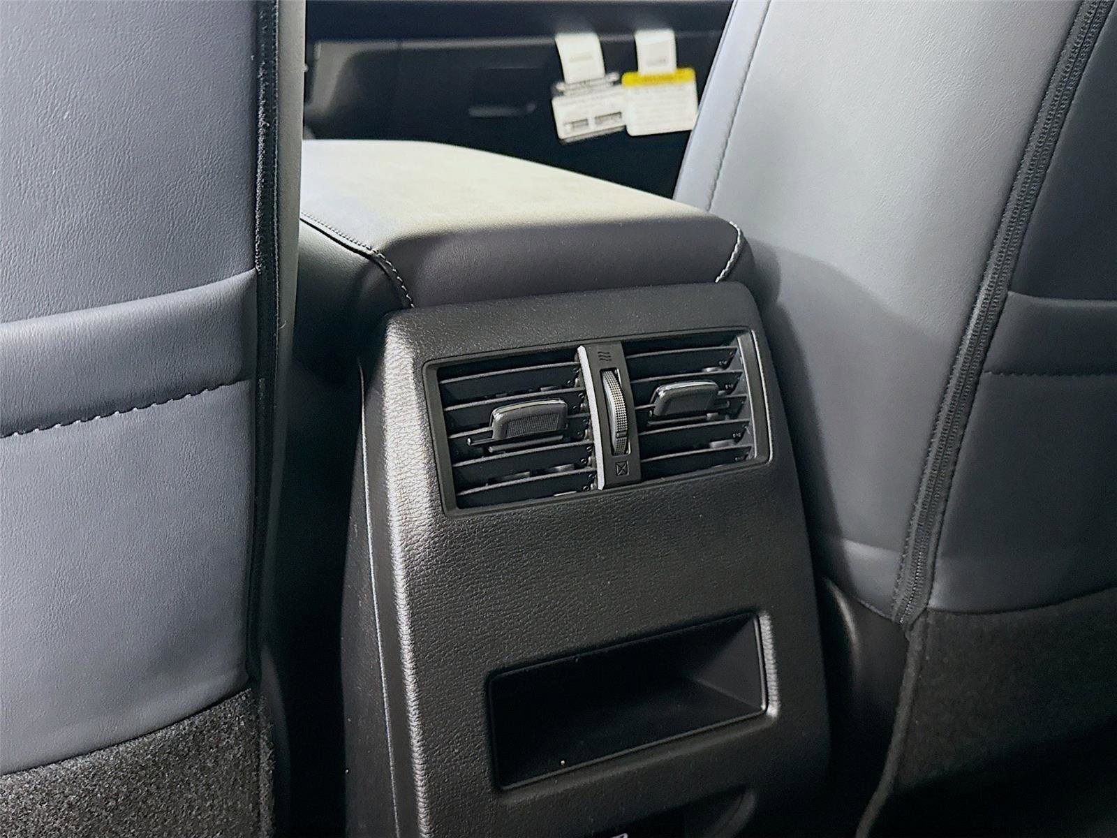 New 2026 Mitsubishi Outlander SE image 17