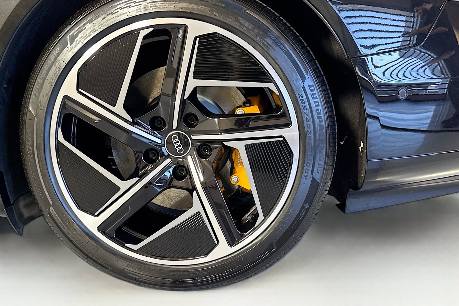 Used 2023 Audi RS e-tron GT w/ Carbon Performance Package AWD/4WD image 29