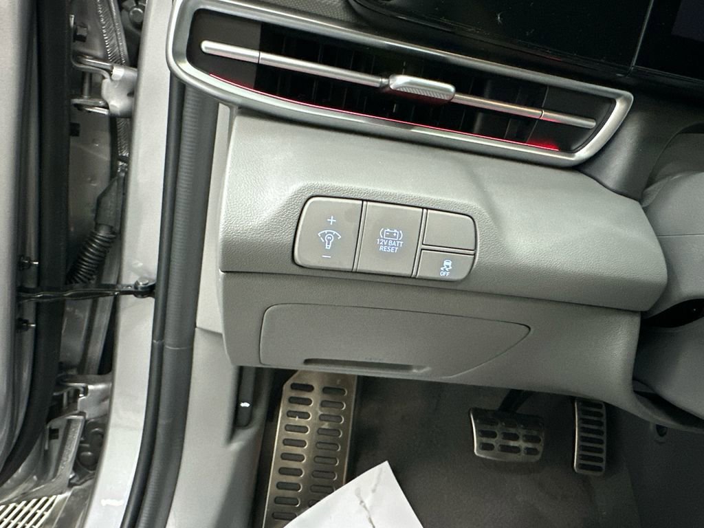 Used 2025 Hyundai Elantra SEL FWD image 29