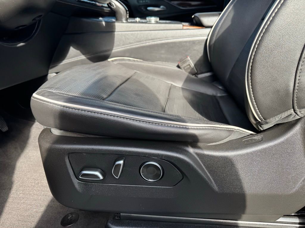 Used 2024 Cadillac Escalade ESV Premium Luxury w/ Performance Package image 18