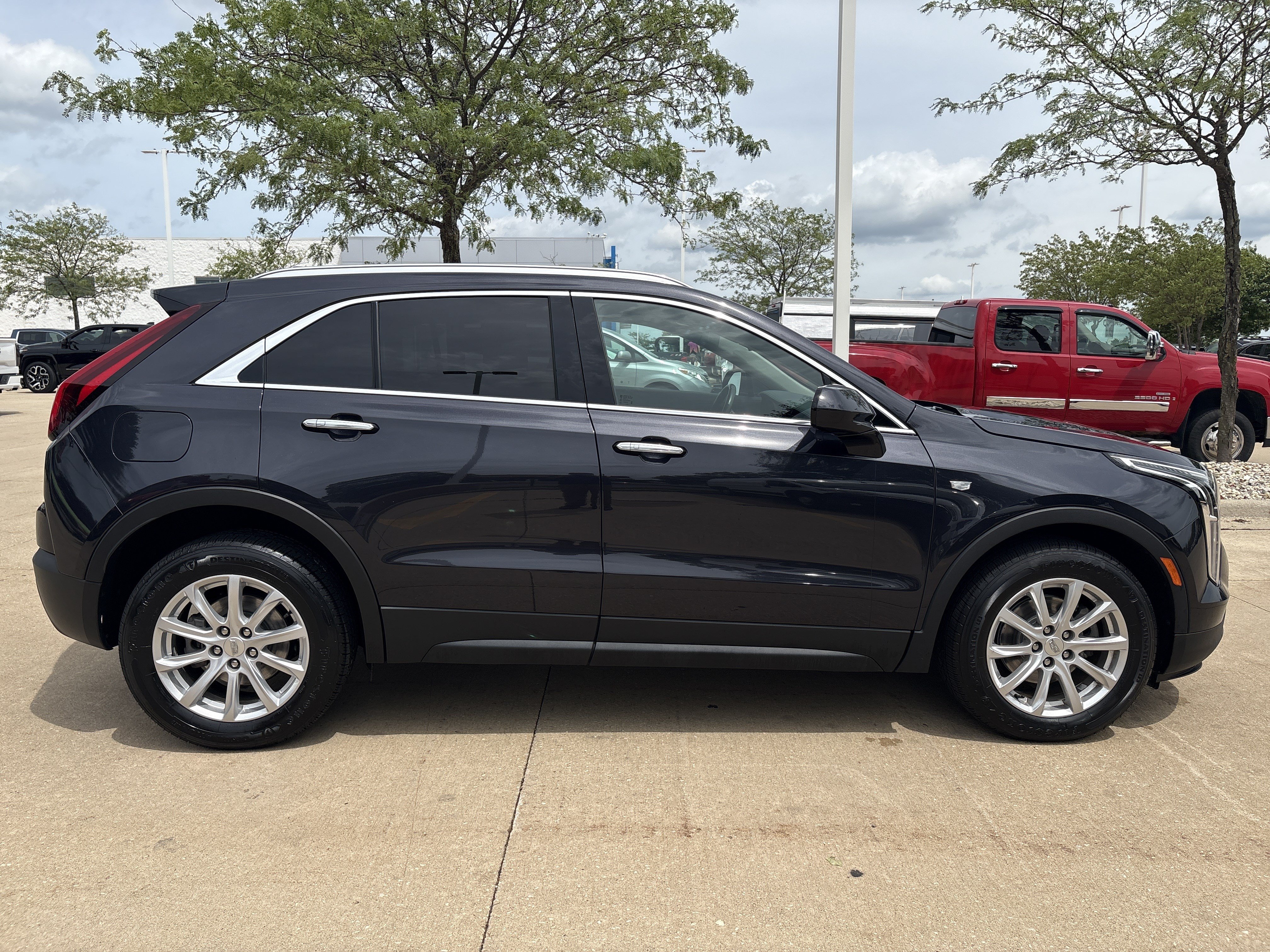 Used 2022 Cadillac XT4 Luxury w/ Cold Weather Package AWD/4WD image 8