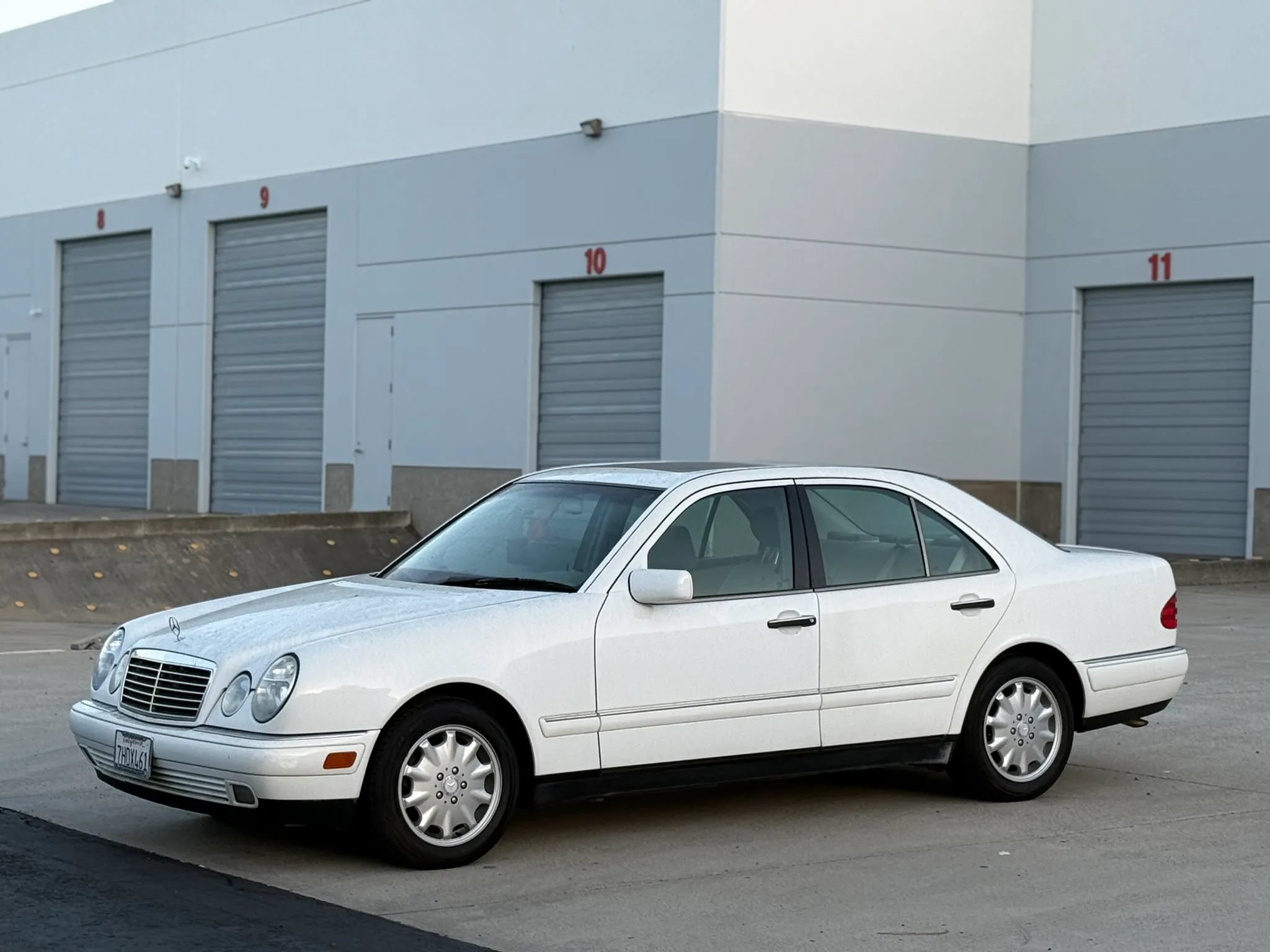 Used 1999 Mercedes-Benz E 320 Sedan image 1