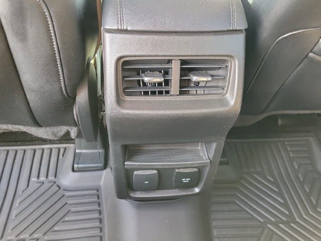 Used 2019 Ford Edge SEL w/ Equipment Group 201A AWD/4WD image 32