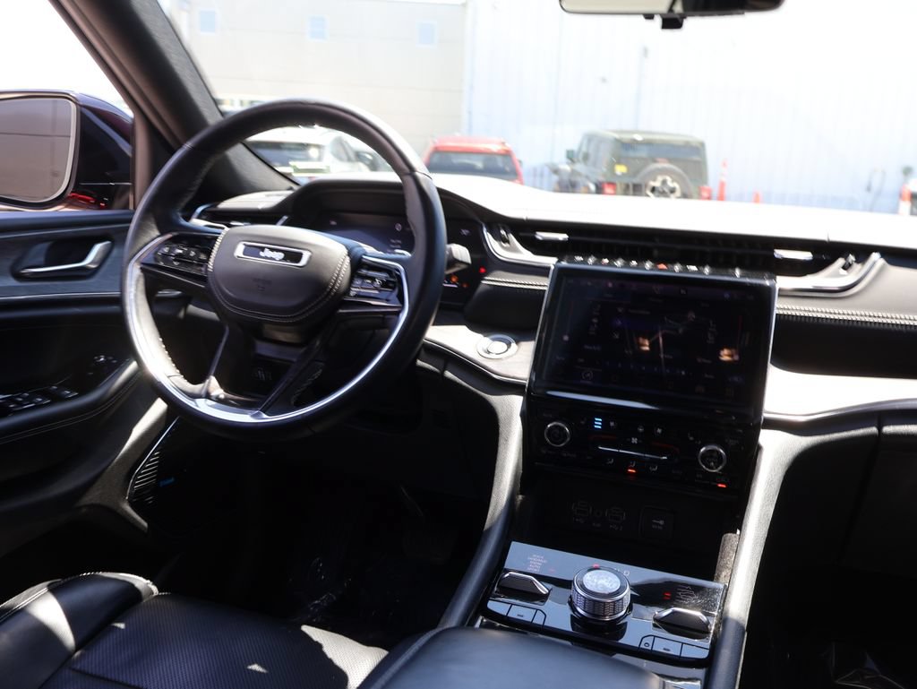 Used 2022 Jeep Grand Cherokee L Overland w/ Luxury Tech Group IV AWD/4WD image 14