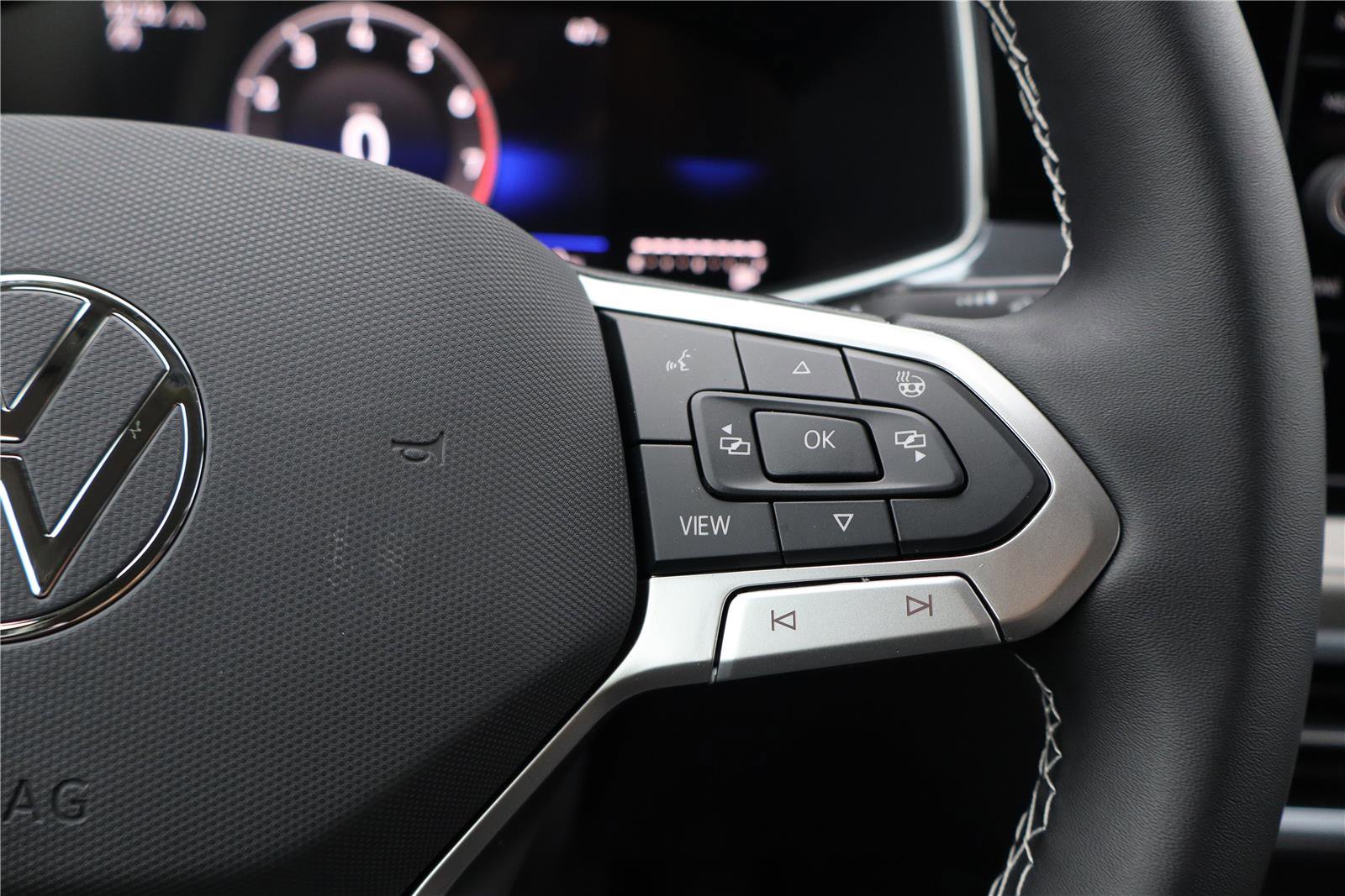 New 2026 Volkswagen Taos SE image 16