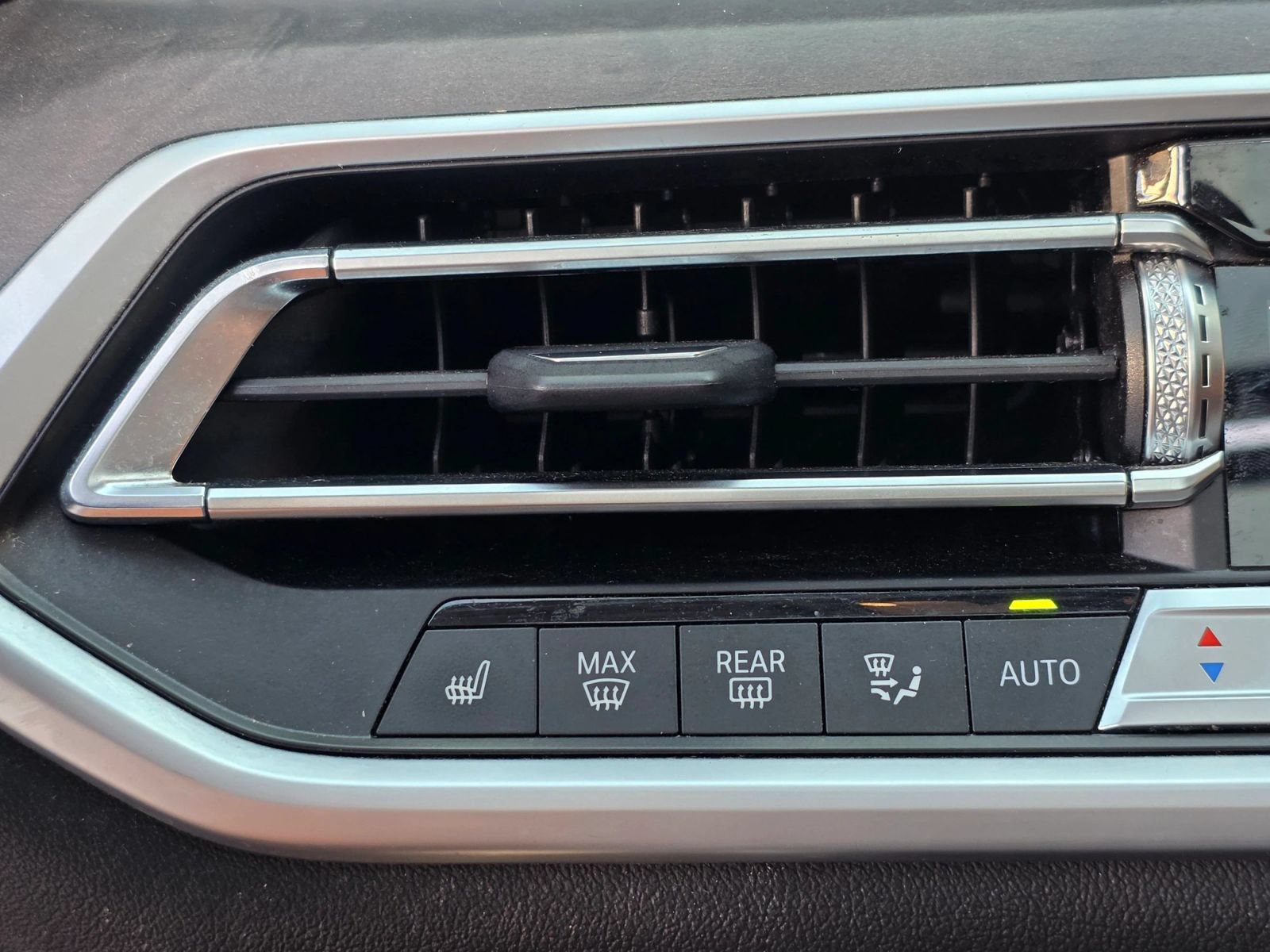 Used 2022 BMW X7 xDrive40i w/ Premium Package AWD/4WD image 17