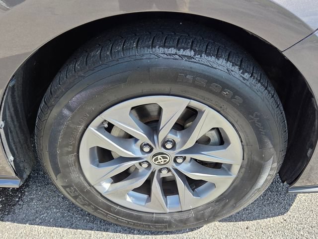 Used 2023 Toyota Sienna XLE FWD image 9