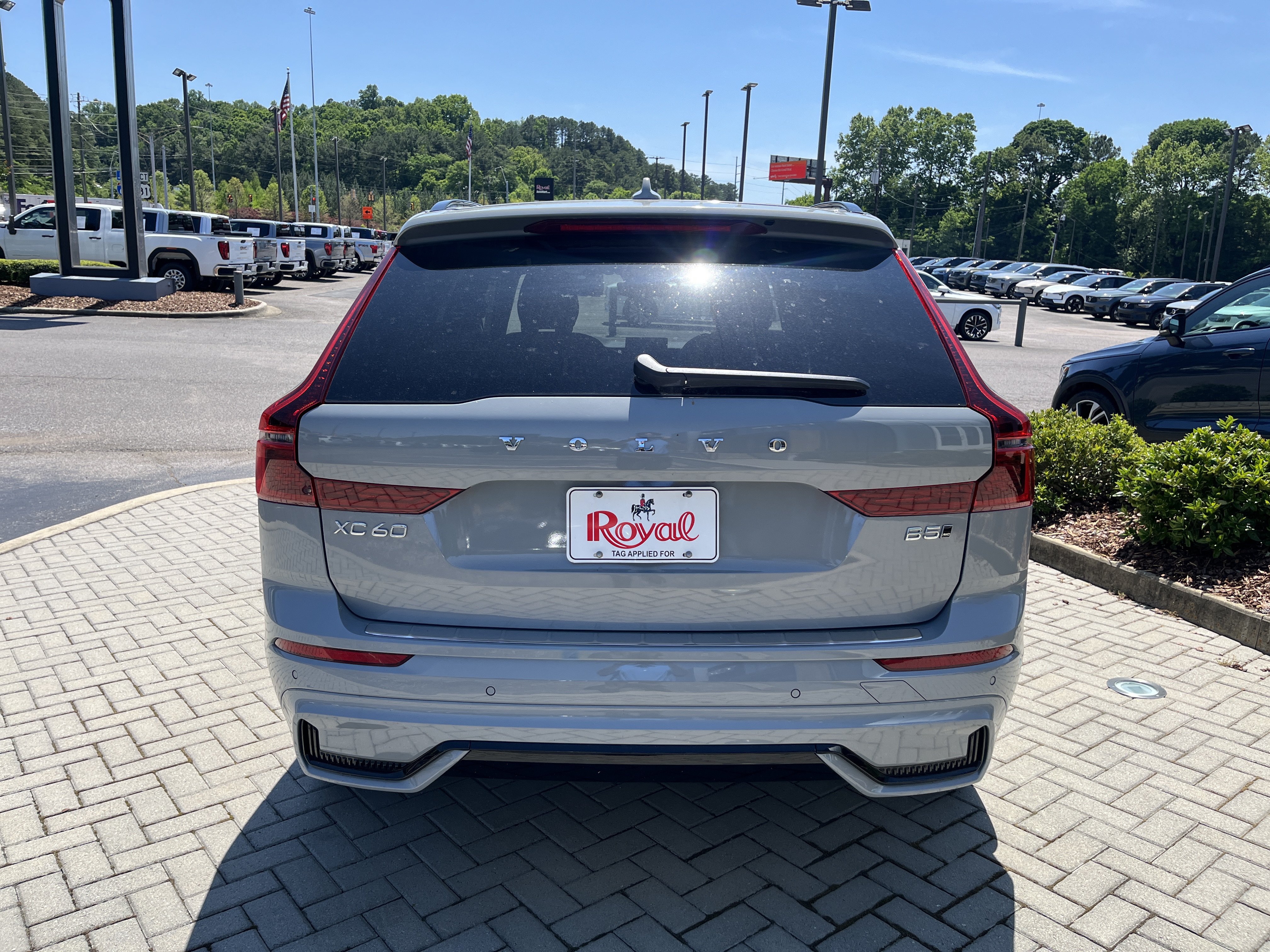 New 2026 Volvo XC60 B5 Plus w/ Protection Package Premier AWD/4WD image 4