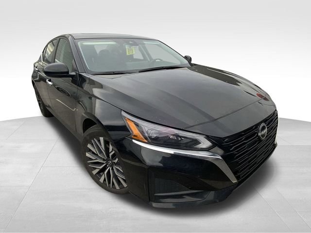 Used 2023 Nissan Altima 2.5 SV w/ SV Premium Package image 16