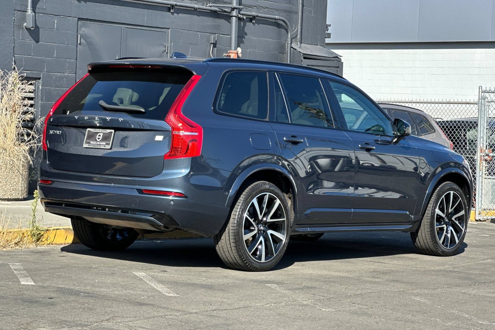 Certified 2023 Volvo XC90 T8 Plus AWD/4WD image 2