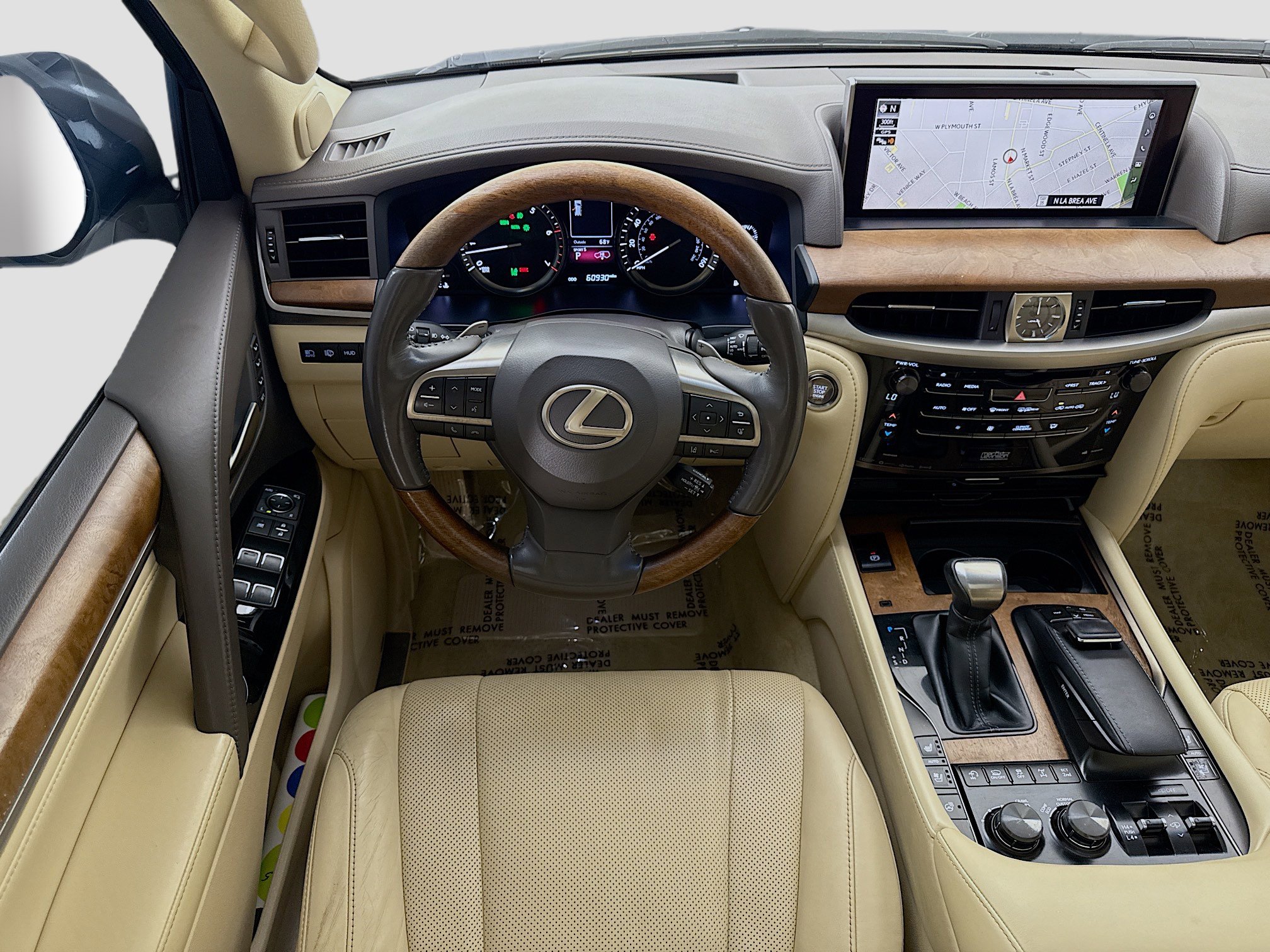 Used 2020 Lexus LX 570 4WD w/ 3rd Row & Luxury Pkg image 24