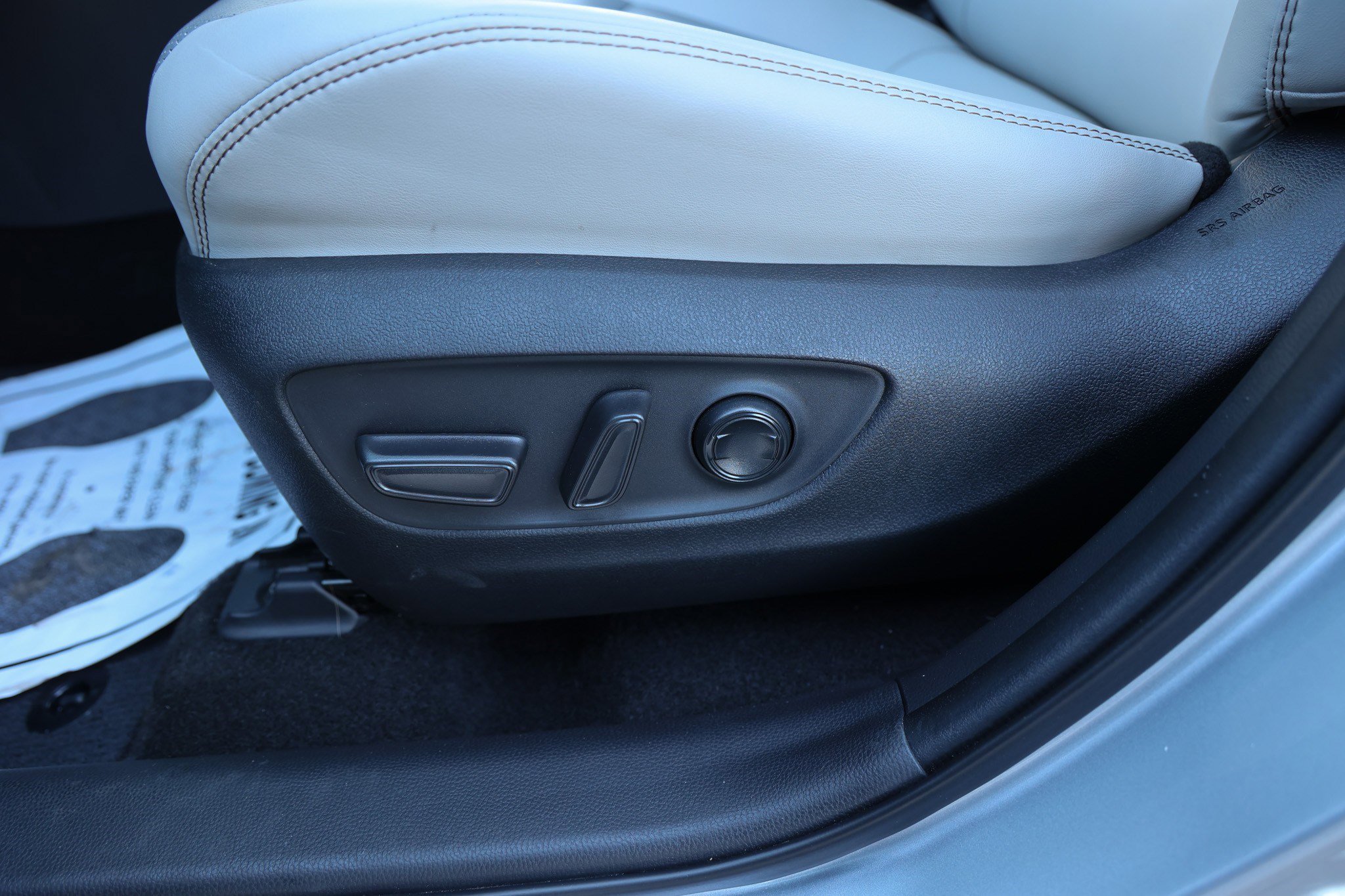 Used 2023 Toyota RAV4 Limited image 27