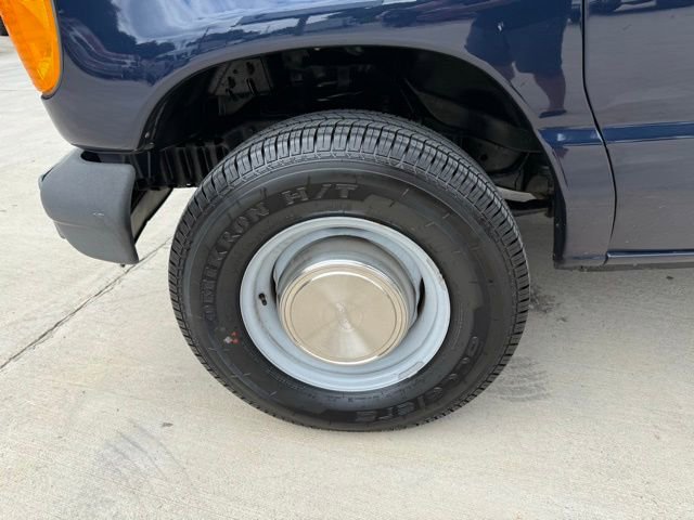 Used 2003 Ford E-350 and Econoline 350 Super Duty Wagon RWD image 46