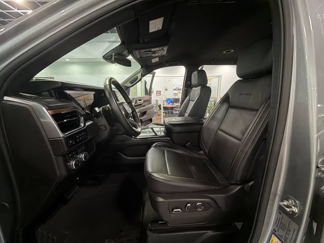 Used 2025 GMC Yukon XL Denali AWD/4WD image 11