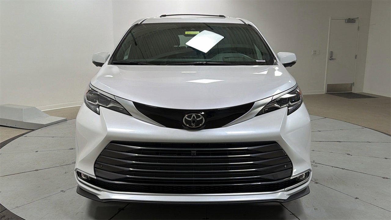 New 2026 Toyota Sienna Platinum image 2