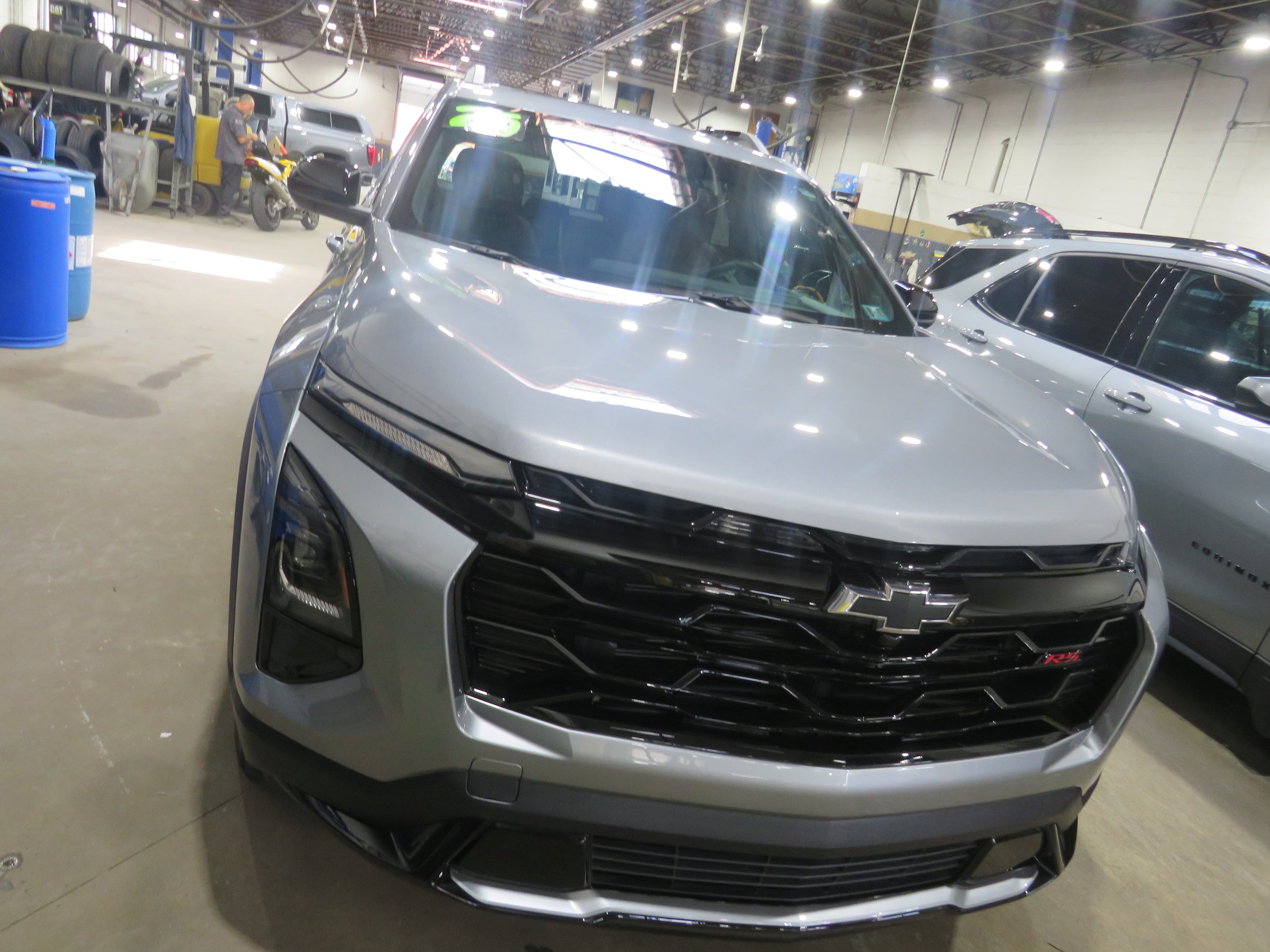 Used 2025 Chevrolet Equinox RS AWD/4WD image 2