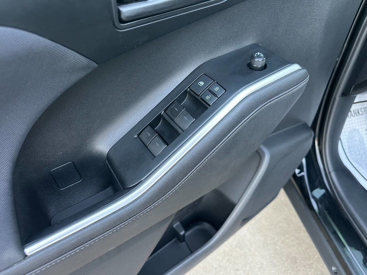 Used 2020 Toyota Highlander LE image 32