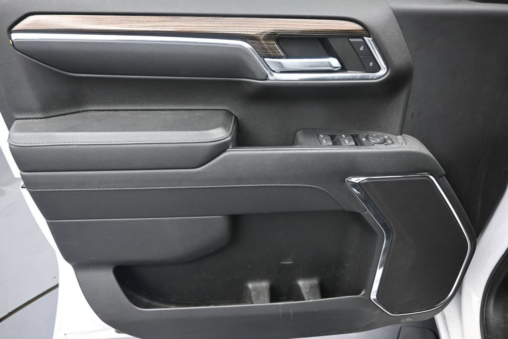Used 2024 Chevrolet Silverado 1500 LT RWD image 11
