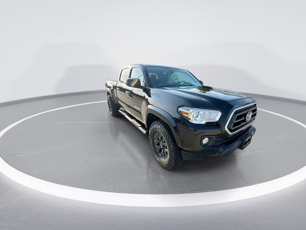 Used 2020 Toyota Tacoma SR5 AWD/4WD image 2